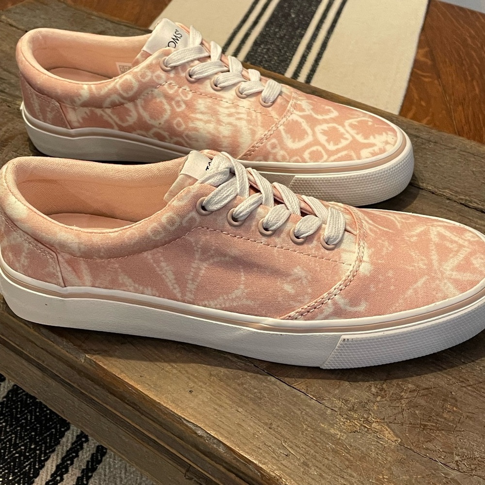 Toms New Pink and White Sneakers Size 7.5 Medium - Picture 2 of 6